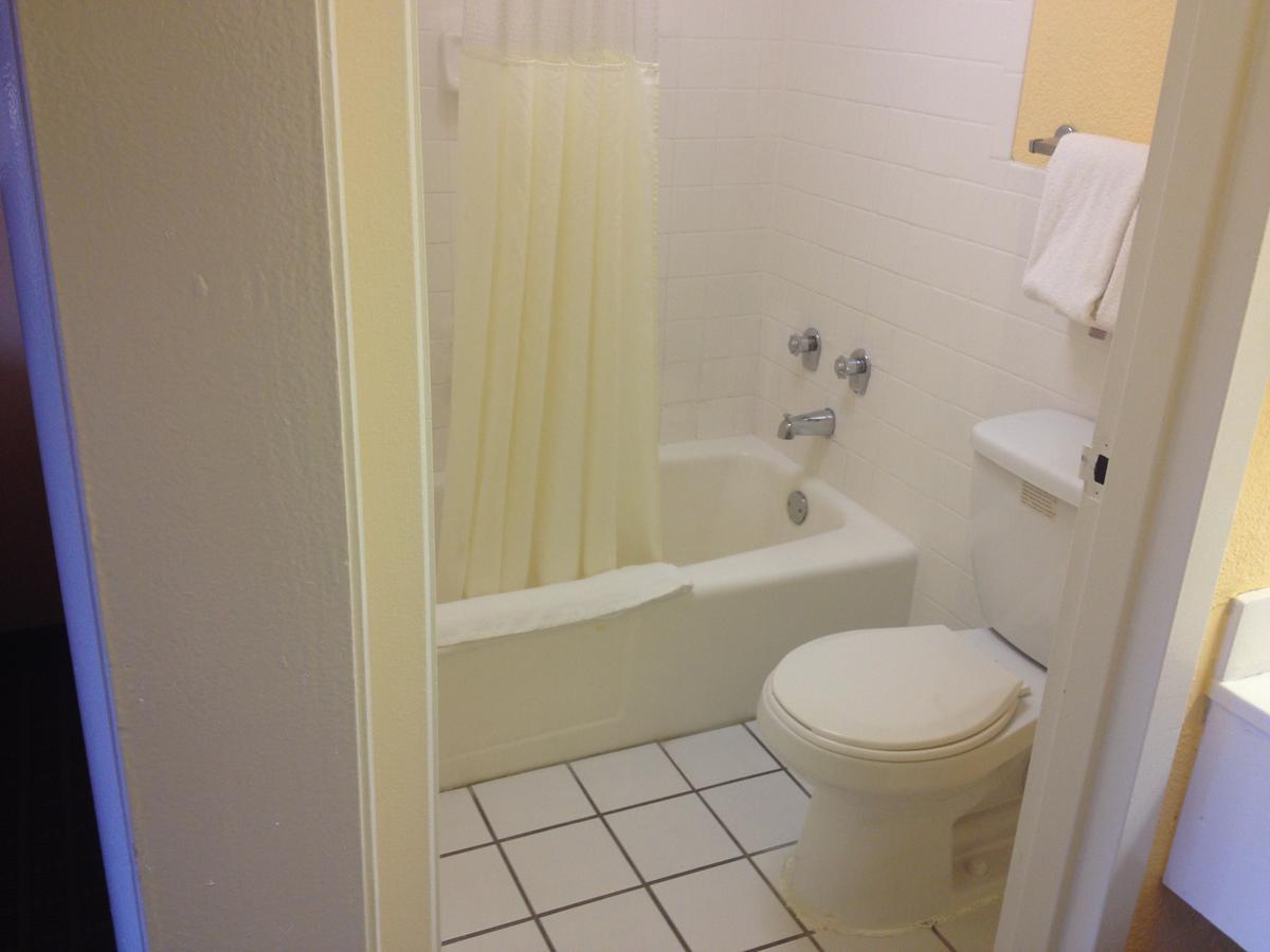 Budget Inn Express Bristol Bagian luar foto